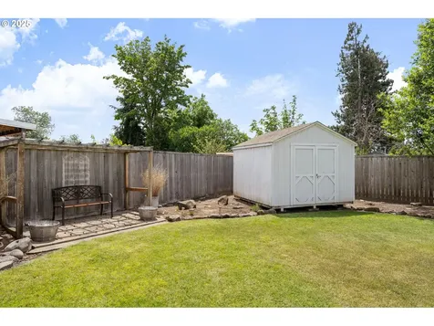 527 Hart Avenue Molalla OR 97038