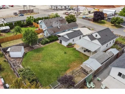 527 Hart Avenue Molalla OR 97038