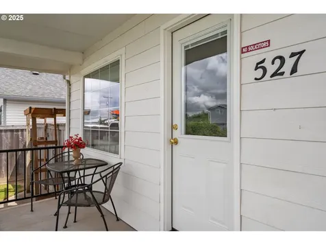527 Hart Avenue Molalla OR 97038