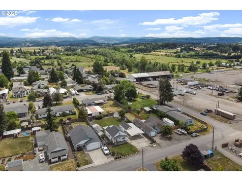 527 Hart Avenue Molalla OR 97038
