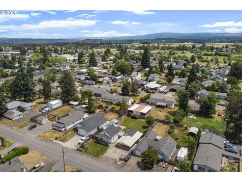 527 Hart Avenue Molalla OR 97038