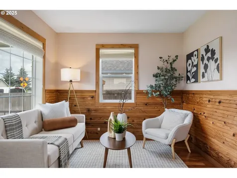 527 Hart Avenue Molalla OR 97038