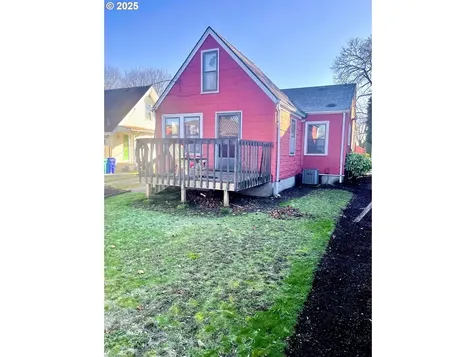 5817 SE Bush Street Portland OR 97206