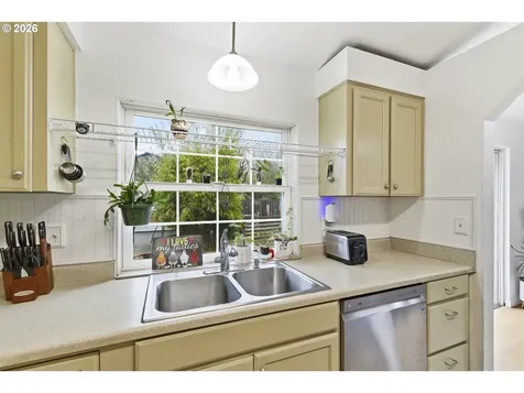 3823 NE Lincoln Street Hillsboro OR 97124