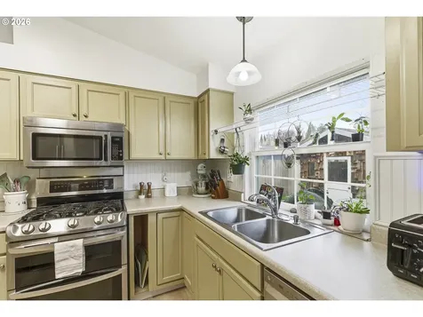 3823 NE Lincoln Street Hillsboro OR 97124