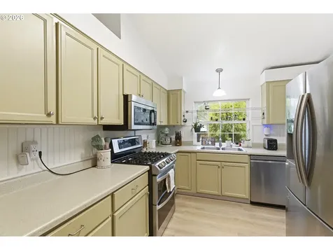 3823 NE Lincoln Street Hillsboro OR 97124