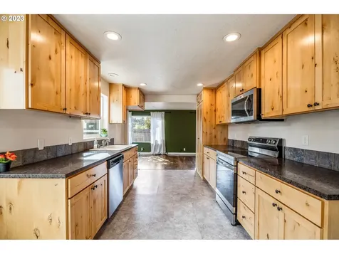 438 Hillegas Avenue Creswell OR 97426