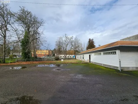 303 E Main Street Cottage Grove OR 97424