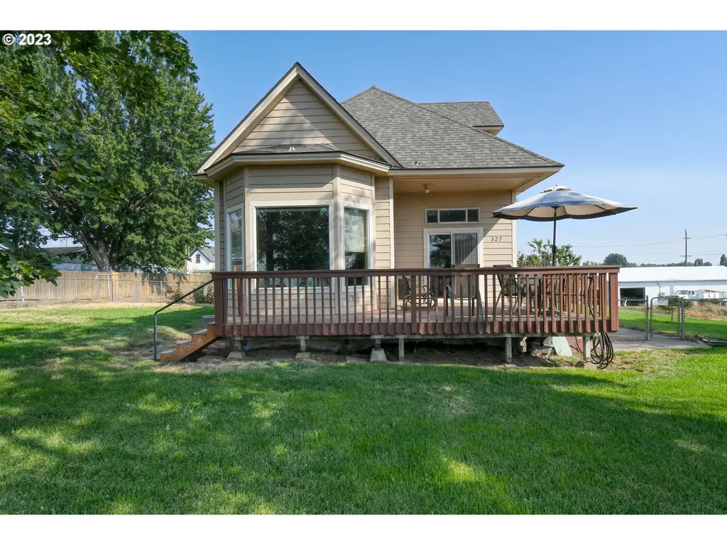 327 W Main Street Athena OR 97813