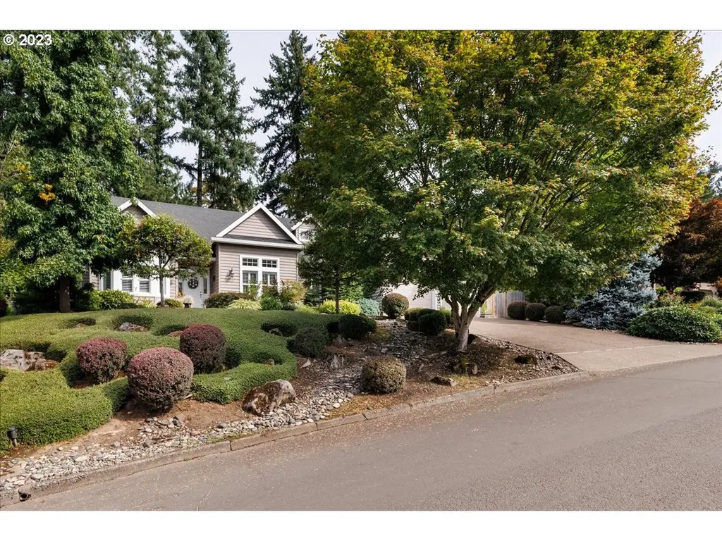 5015 Parkhill Street Lake Oswego OR 97035