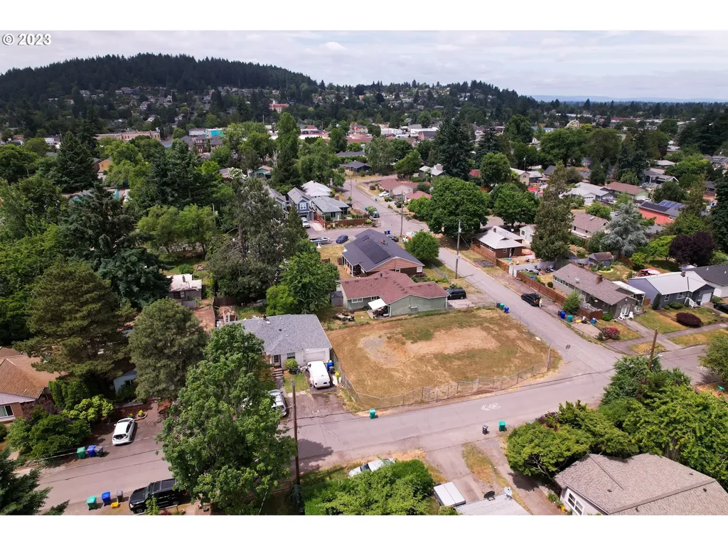 8636 Se Main Street Portland OR 97216
