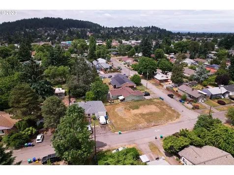 8636 Se Main Street Portland OR 97216