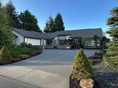 933 Midland Way Brookings OR 97415