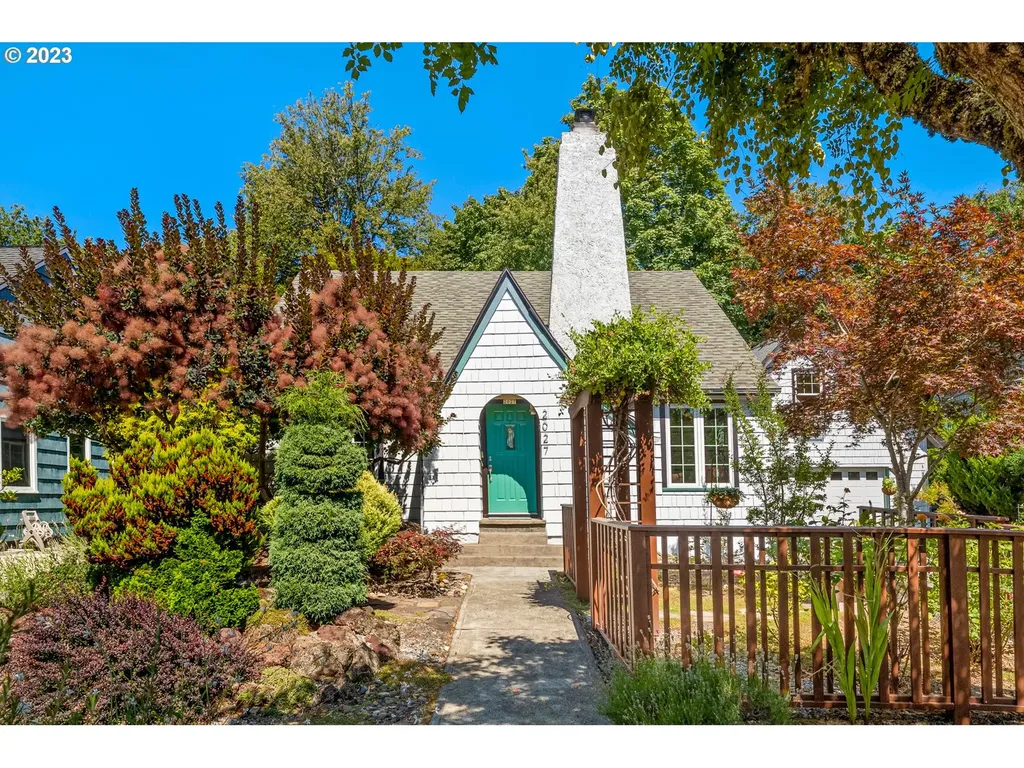 2027 N Skidmore Court Portland OR 97217