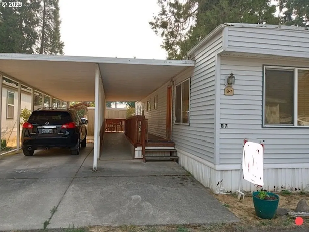 47775 Berry Street Oakridge OR 97463