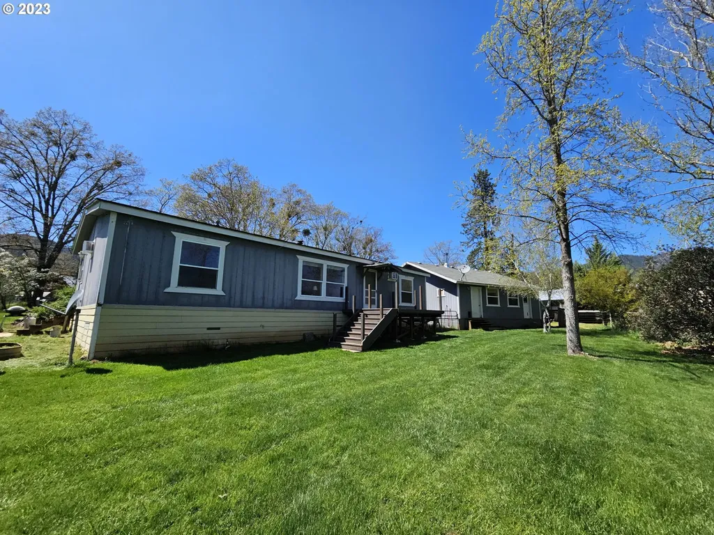 301 Caves Camp Road Williams OR 97544