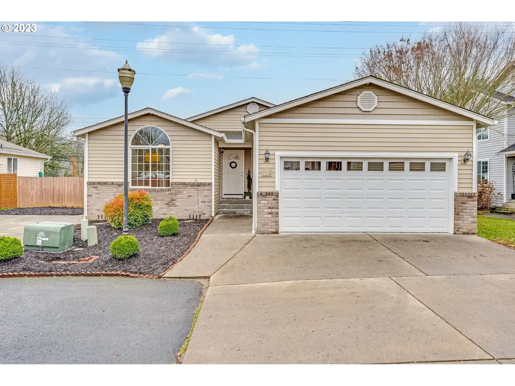 1932 Meadowood Loop Woodland WA 98674