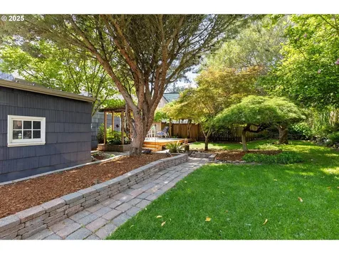 6123 NE Thompson Street Portland OR 97213