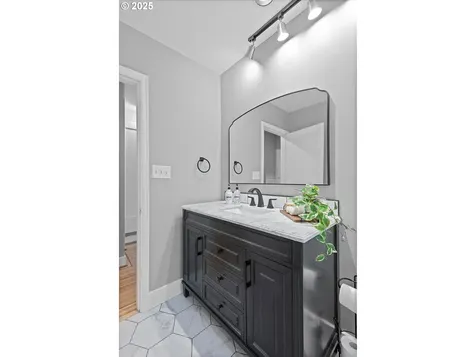 6123 NE Thompson Street Portland OR 97213