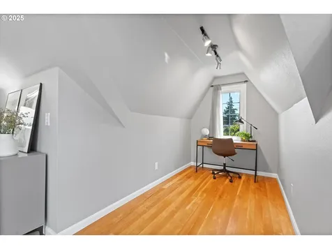 6123 NE Thompson Street Portland OR 97213
