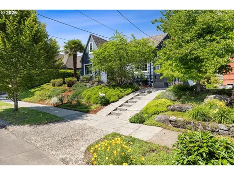 6123 NE Thompson Street Portland OR 97213