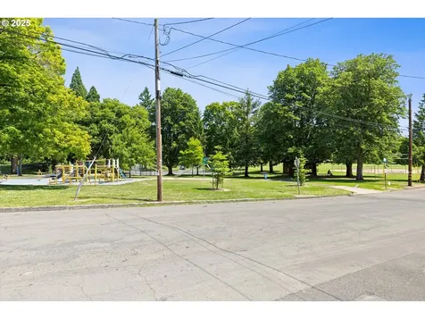 6123 NE Thompson Street Portland OR 97213