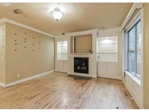 9415 NE River Point Circle Portland OR 97211