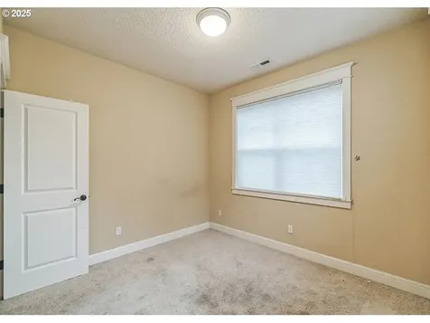 9415 NE River Point Circle Portland OR 97211