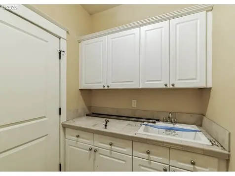 9415 NE River Point Circle Portland OR 97211