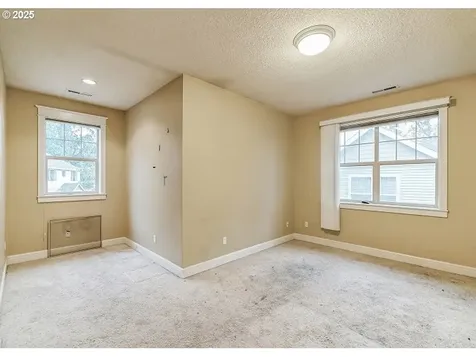 9415 NE River Point Circle Portland OR 97211