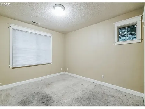 9415 NE River Point Circle Portland OR 97211