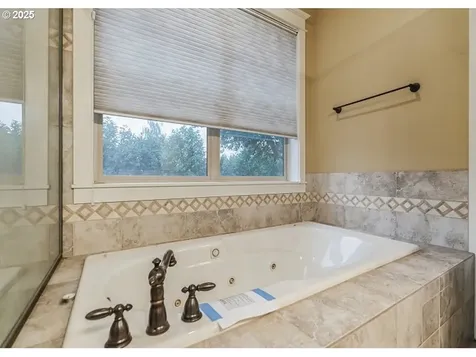 9415 NE River Point Circle Portland OR 97211