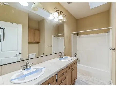 9415 NE River Point Circle Portland OR 97211
