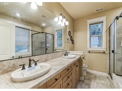 9415 NE River Point Circle Portland OR 97211