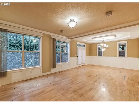 9415 NE River Point Circle Portland OR 97211
