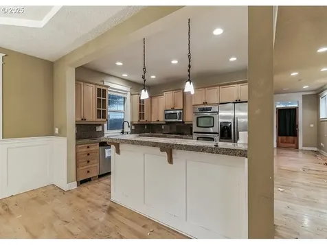 9415 NE River Point Circle Portland OR 97211
