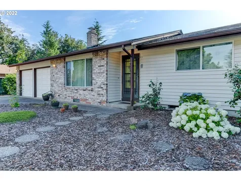 18633 Roundtree Drive Oregon City OR 97045