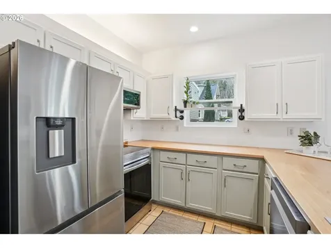 606 S Nevada Street Portland OR 97219