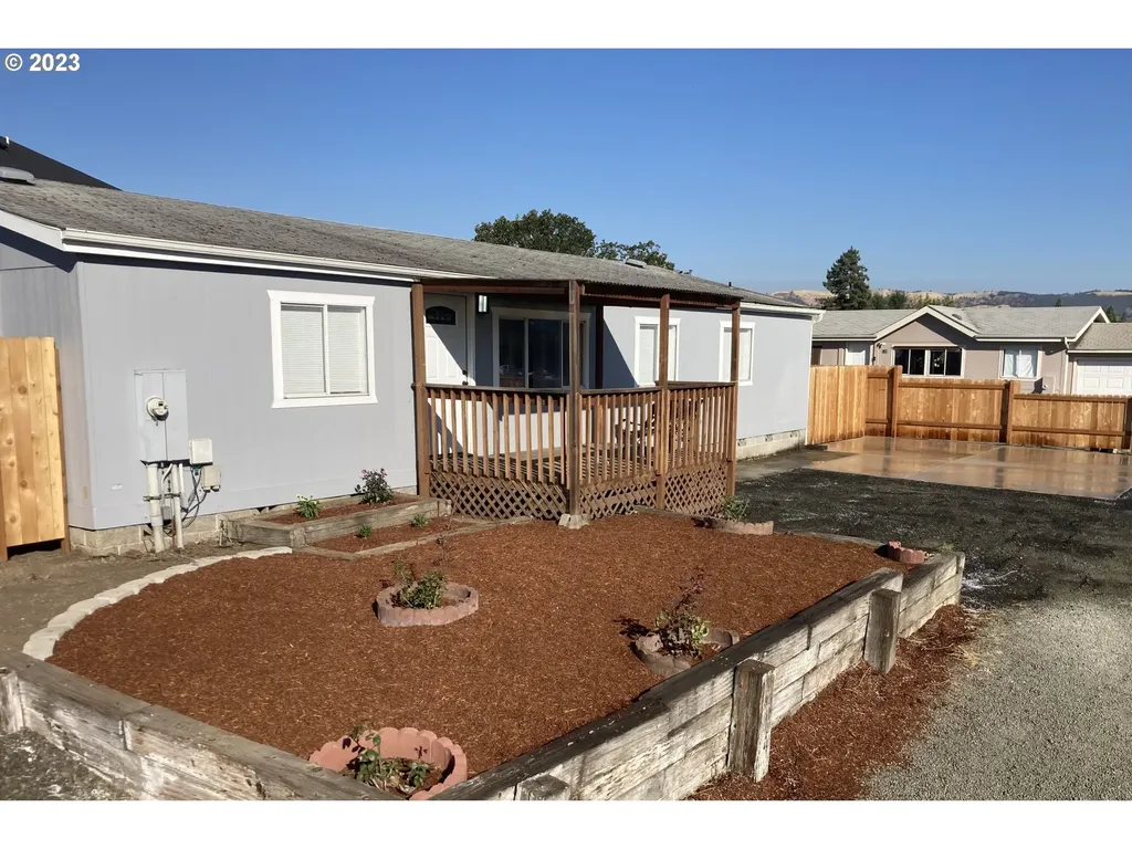 137 Capitola Court Roseburg OR 97471