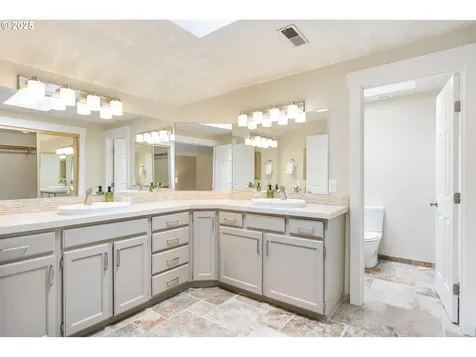 3265 NW Bauer Woods Drive Portland OR 97229