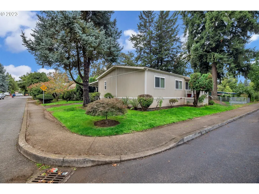 3526 Hawthorn Circle Woodburn OR 97071