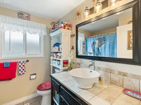 1425 Hiatt Street Lebanon OR 97355