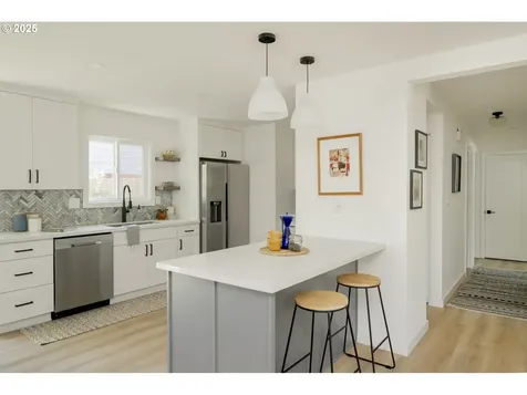 10810 NE Schuyler Street Portland OR 97220