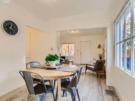 2711 Se Gladstone Street Portland OR 97202