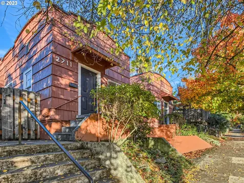 2711 Se Gladstone Street Portland OR 97202
