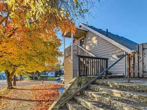 2711 Se Gladstone Street Portland OR 97202