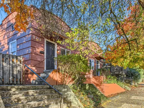 2711 Se Gladstone Street Portland OR 97202
