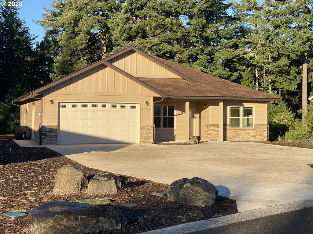 2107 Willow Loop Florence OR 97439