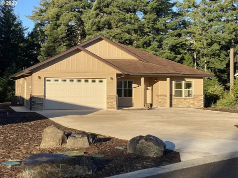 2107 Willow Loop Florence OR 97439