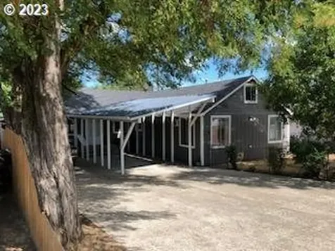1267 Nw Ellan Street Roseburg OR 97470